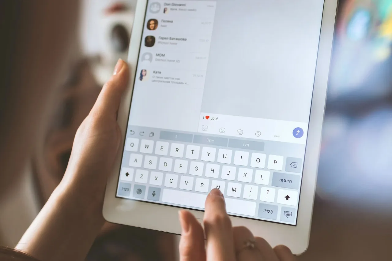 Vous pensez à adopter un chatbot ? Avant de vous décider, découvrez comment l'entraîner Vous pensez à adopter un chatbot ? Avant de vous décider, découvrez comment l'entraîner