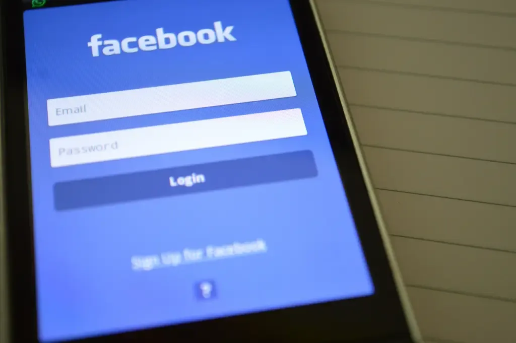 Vérifiez-vous sur Instagram, Facebook et WhatsApp avec Keybe KB:
