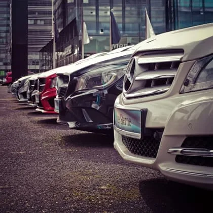 Modelo de ventas híbrido en la industria automotriz