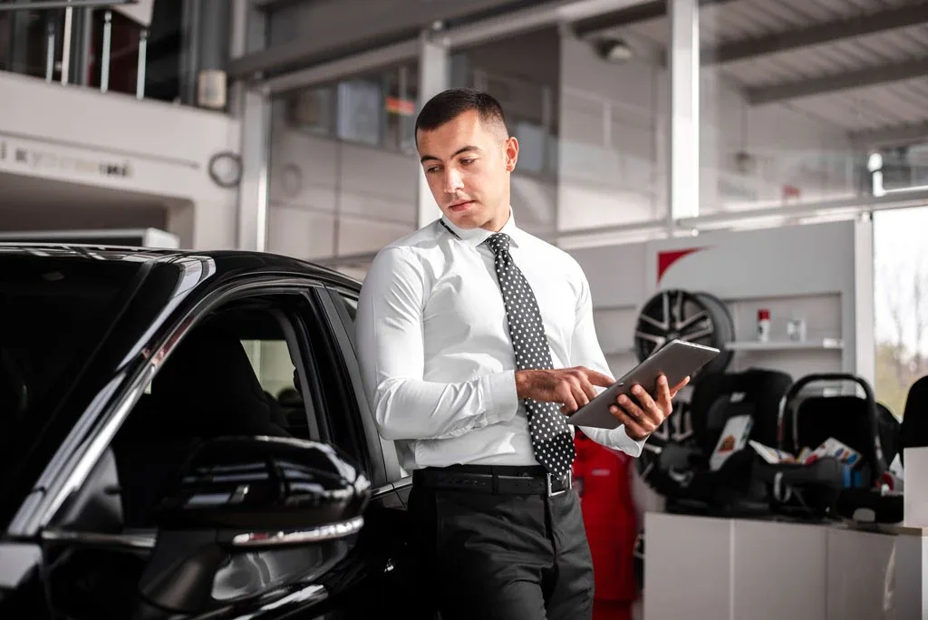 Pourquoi la plupart des équipes de vente automobile ne vendent activement que 5-6 heures par jour (et comment y remédier)