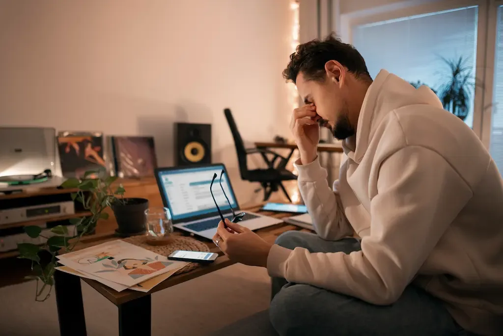 Comment le travail opérationnel et la procrastination sabotent votre potentiel - Keybe AI - BIKY AI