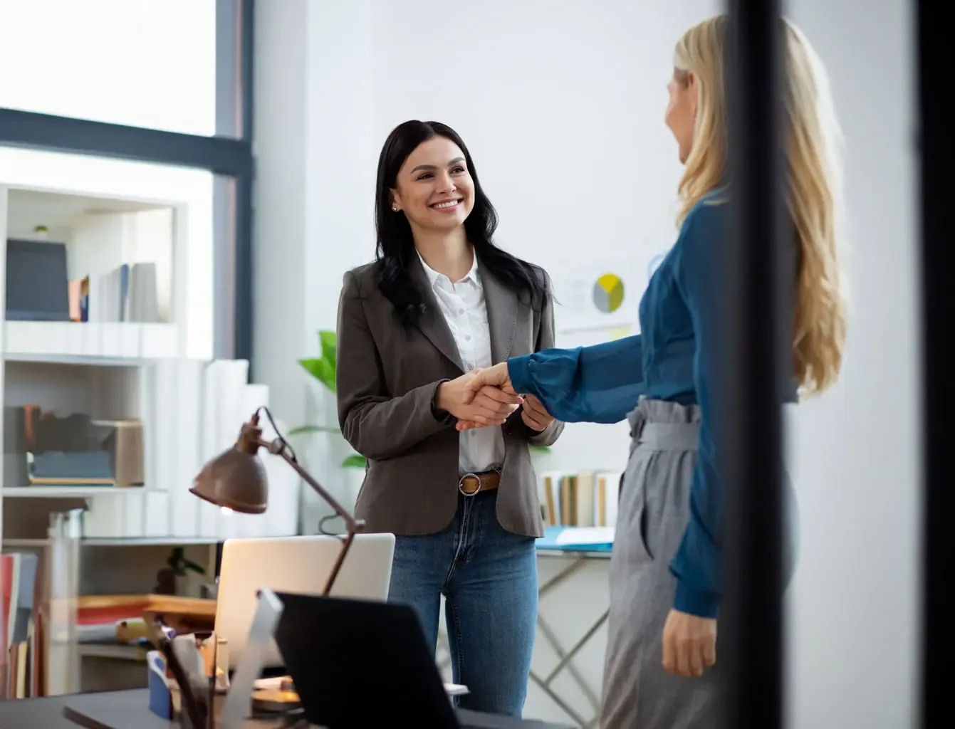Comment la mémoire conversationnelle, le CDP et les vendeurs avec IA vous aident à augmenter la valeur vie de vos clients